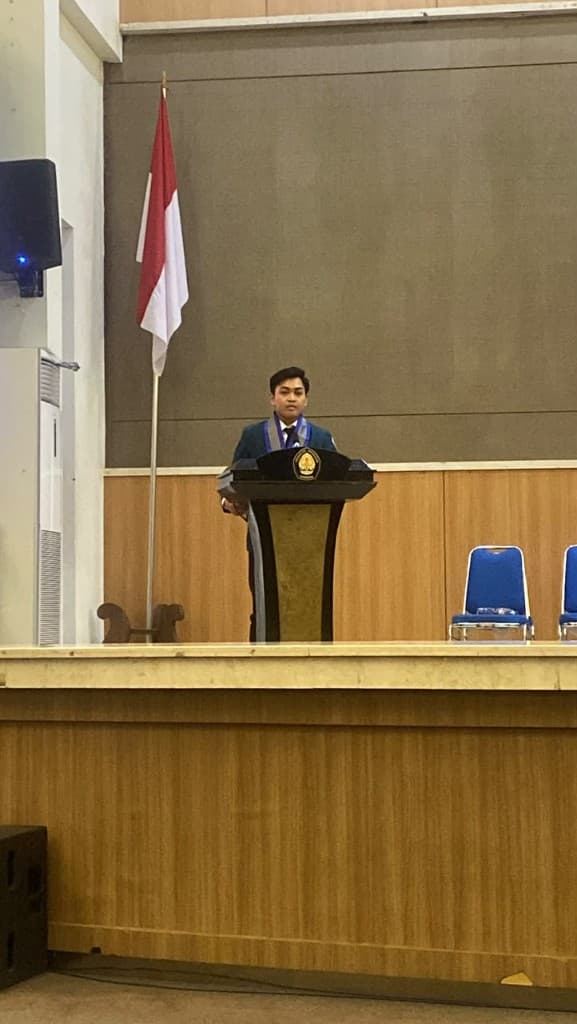 Nafis Mufadhal speaking at a podium